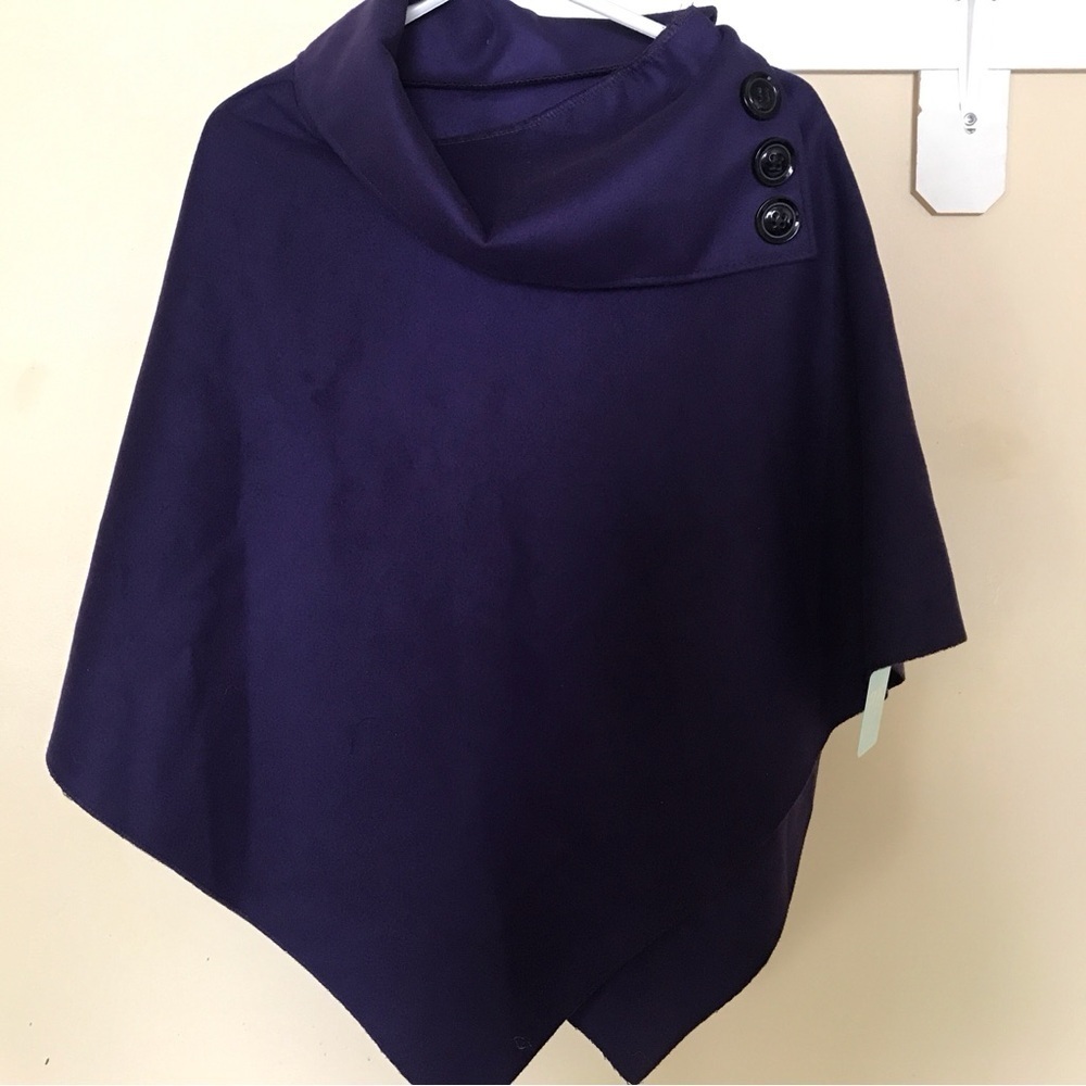 Beautiful Short Purple Cape Felt NWT Button Collar